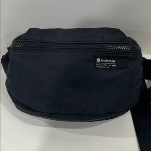 lululemon Dark Gray & Black Belt Bag - good used condition, see details